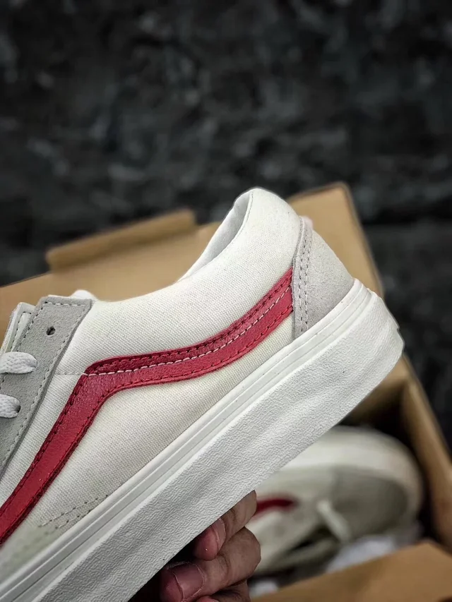 Vans Vault Og Style 36 Lx Marshmallow 经典硫化板鞋 米蓝红 18ss韩国限定 Vans Vault Og Style 36 Lx Marshmallow 经典硫化板鞋 米蓝红 18ss韩国限定