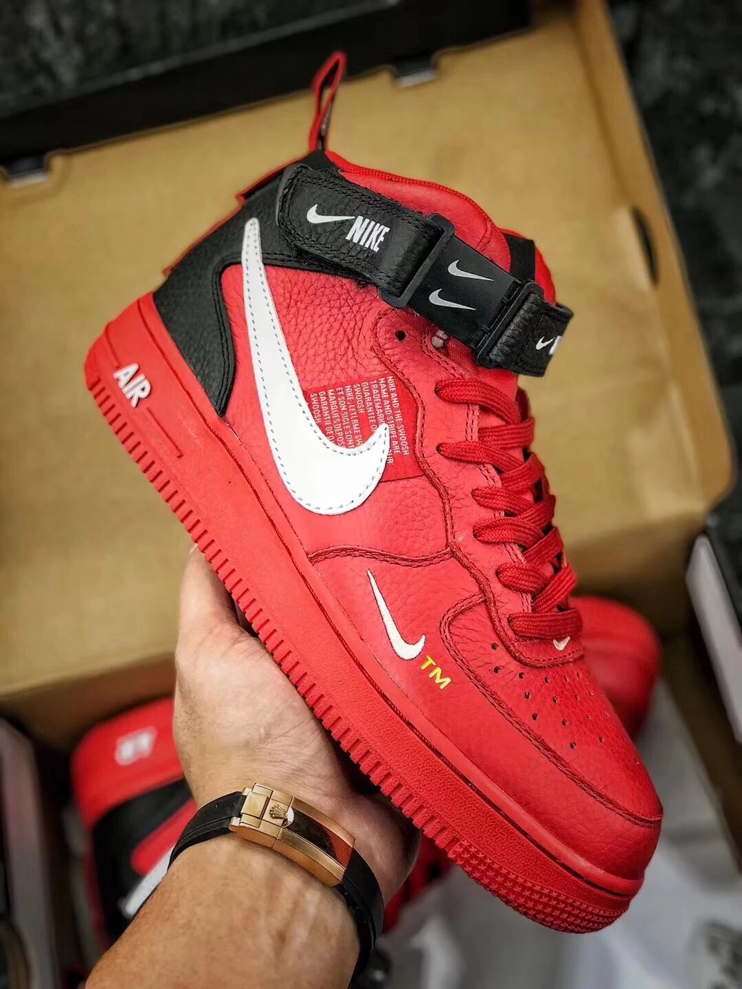 Nike Air Force 1 Mid 07 LV8 解构简版空军一号黑红休闲运动板鞋