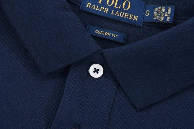 翻领短袖经典时尚Top three buttons on the collar threebutton one is the mens version we dont twobutton 4
