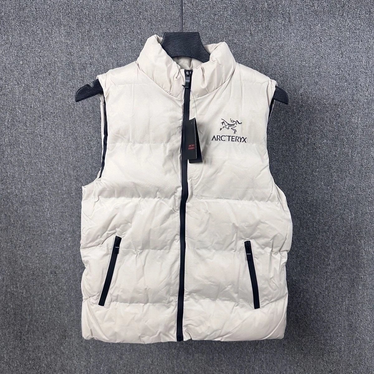 Down vest, white