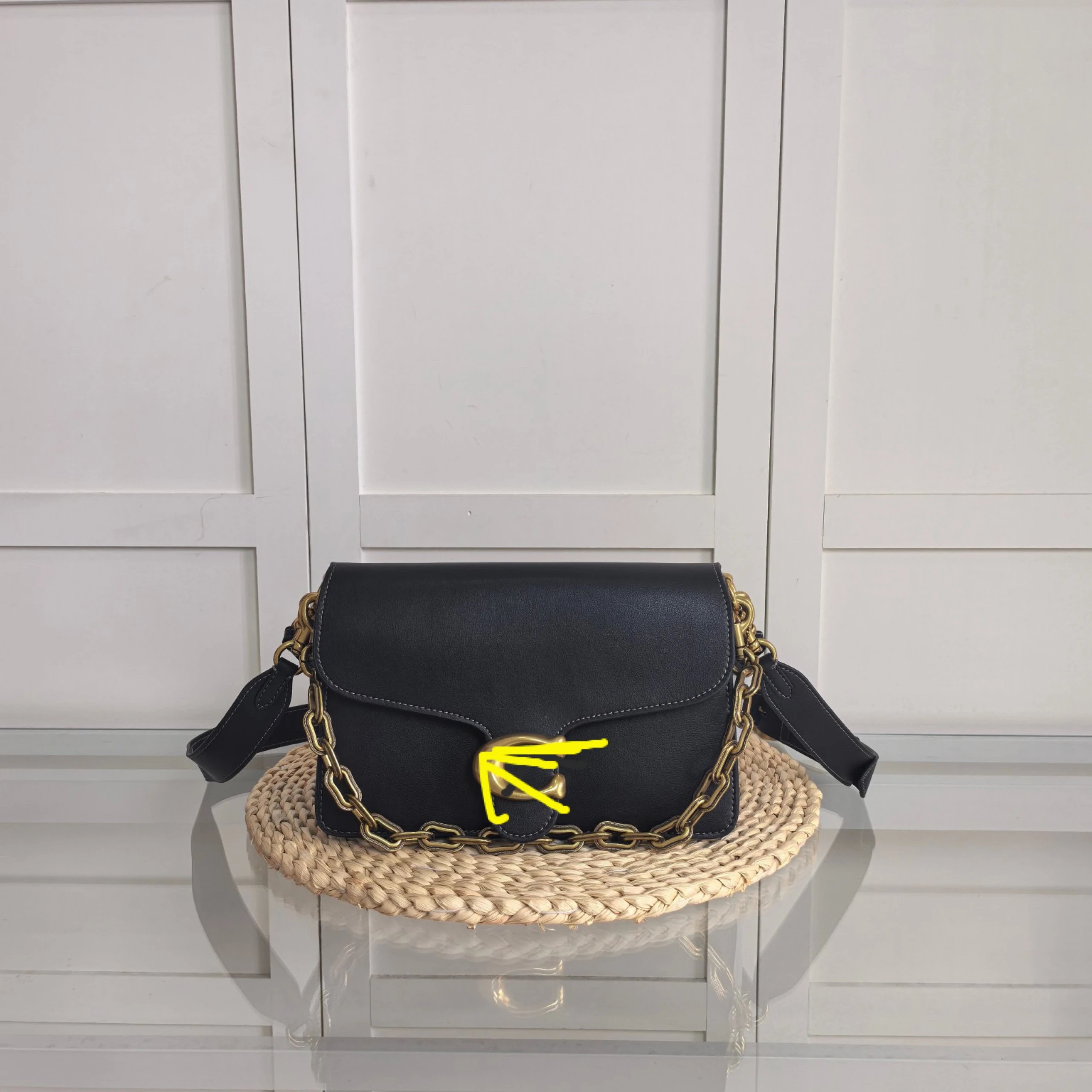 Chlo&eacute; Black Leather Drew Crossbody Bag with Gold Chain