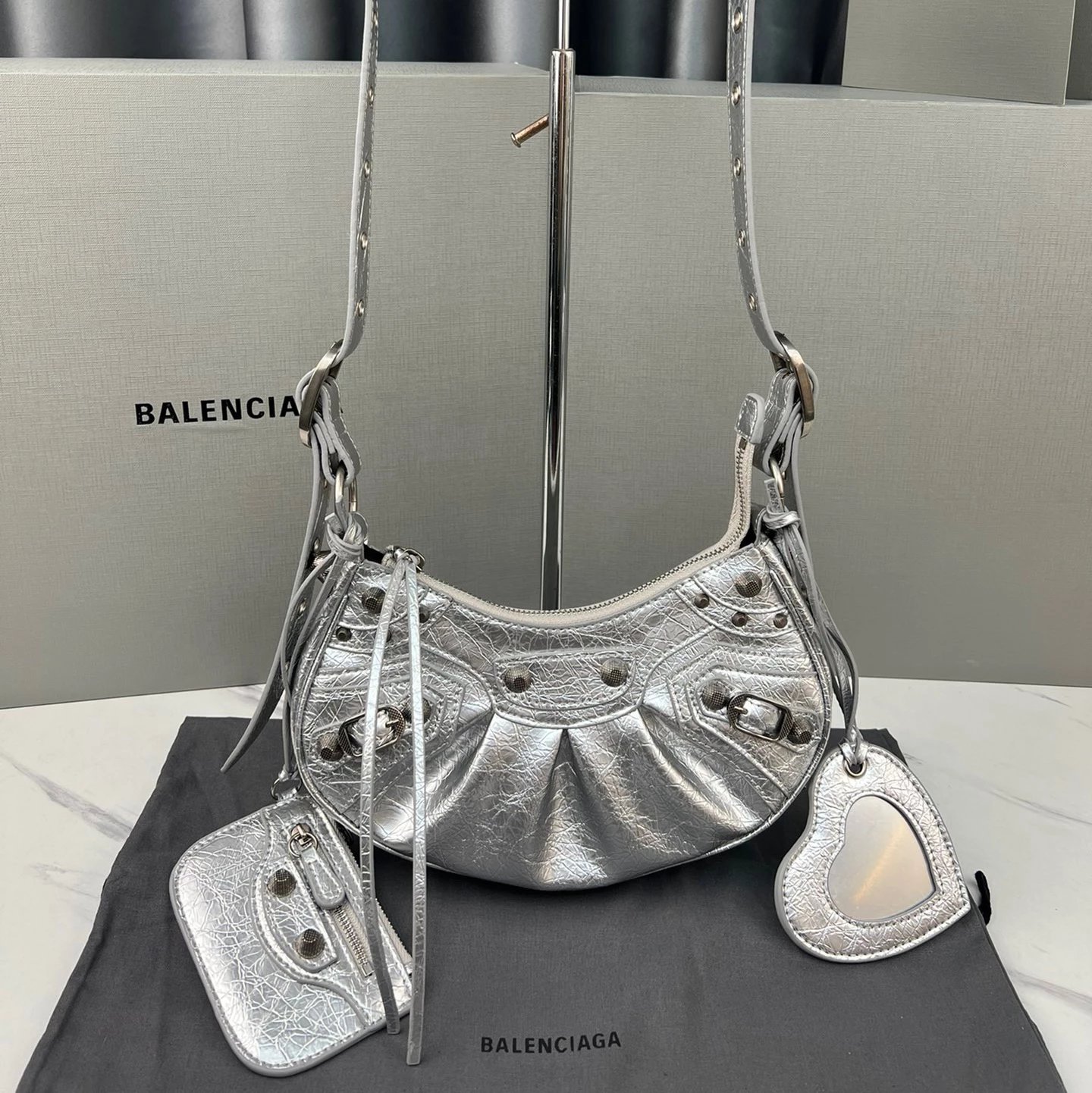 Balenciaga Le Cagole 4