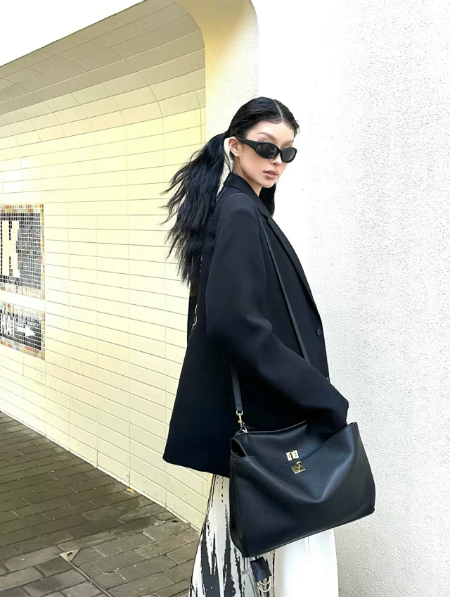 Balenciaga Shoulder Bags Rodeo bag with turn-lock closure product detail image 5