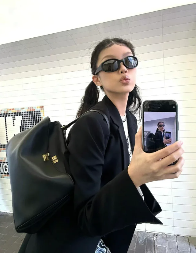 Balenciaga Shoulder Bags Rodeo bag with turn-lock closure product detail image 4
