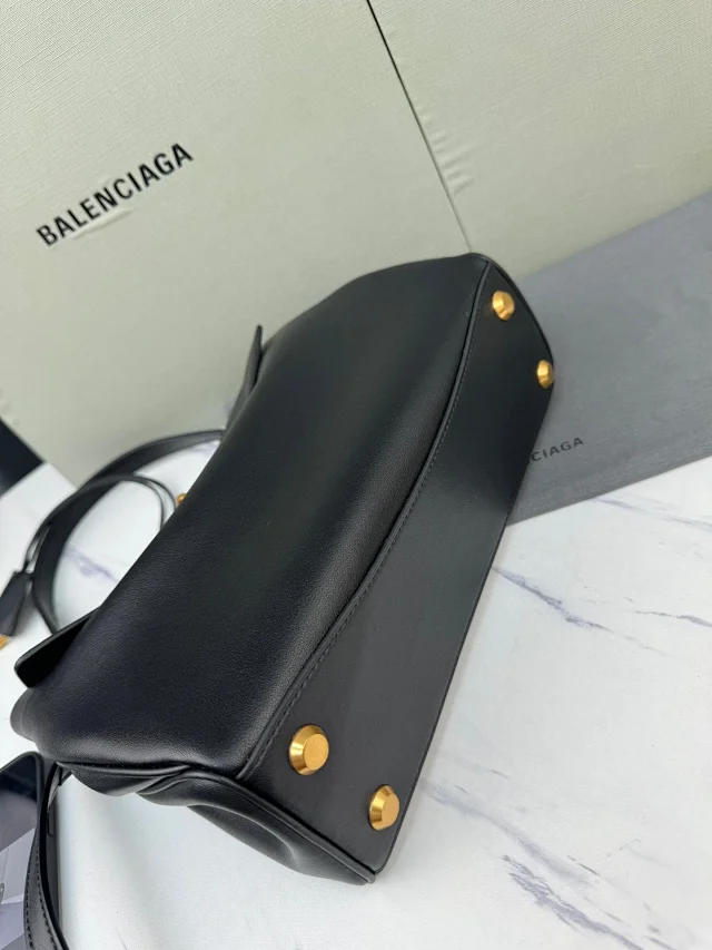 Balenciaga Shoulder Bags Rodeo bag with turn-lock closure product detail image 52