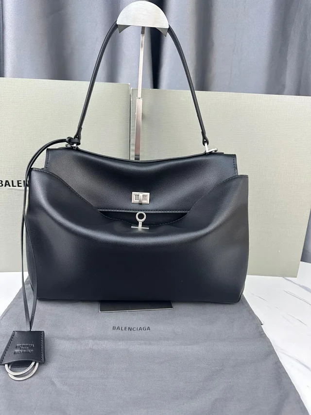 Balenciaga Shoulder Bags Rodeo bag with turn-lock closure product detail image 24