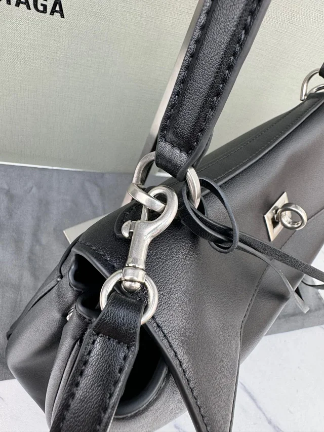 Balenciaga Shoulder Bags Rodeo bag with turn-lock closure product detail image 32