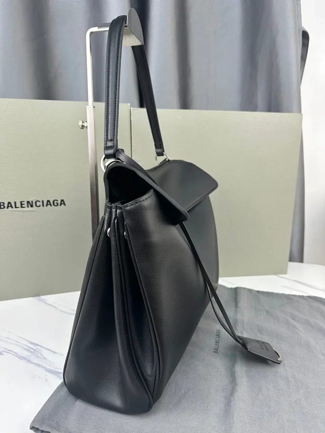 Balenciaga Shoulder Bags Rodeo bag with turn-lock closure product detail image 25