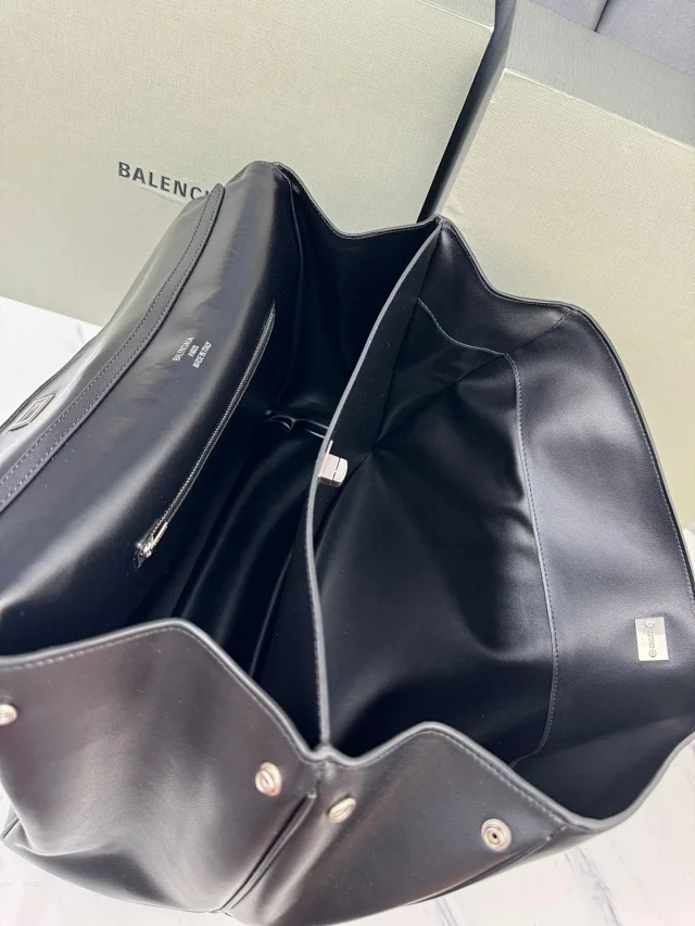 Balenciaga Shoulder Bags Rodeo bag with turn-lock closure product detail image 22