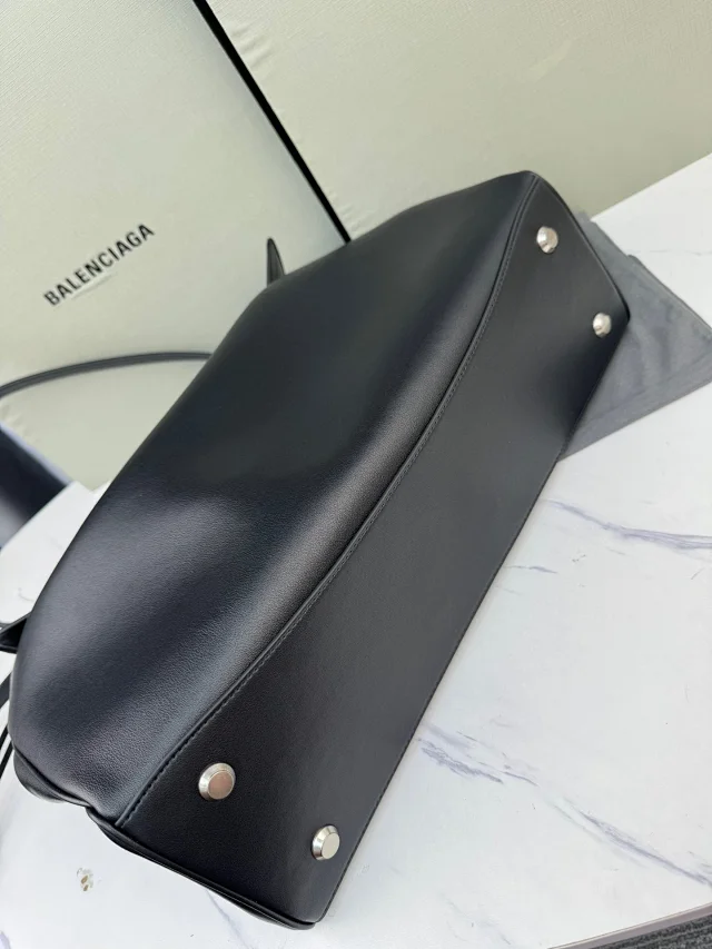 Balenciaga Shoulder Bags Rodeo bag with turn-lock closure product detail image 21
