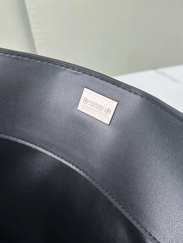 Balenciaga Shoulder Bags Rodeo bag with turn-lock closure product detail image 27