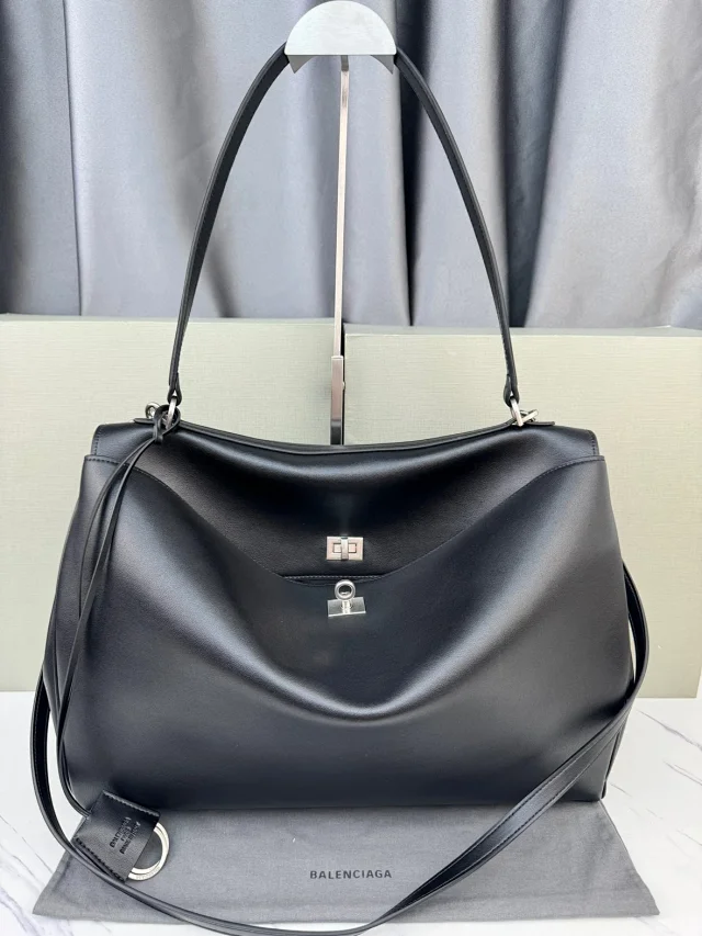 Balenciaga Shoulder Bags Rodeo bag with turn-lock closure product detail image 18