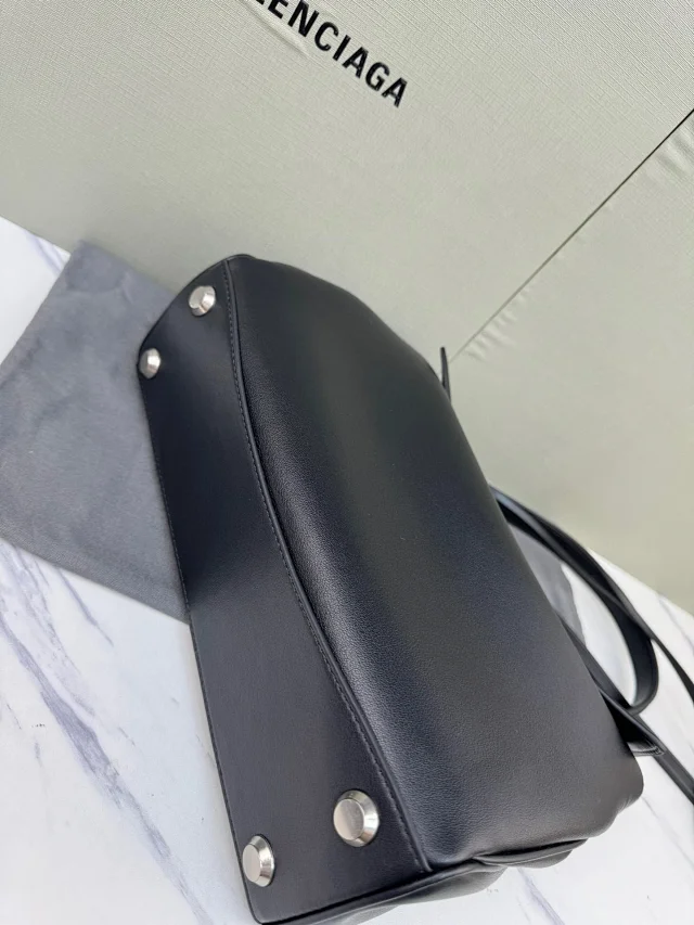 Balenciaga Shoulder Bags Rodeo bag with turn-lock closure product detail image 33