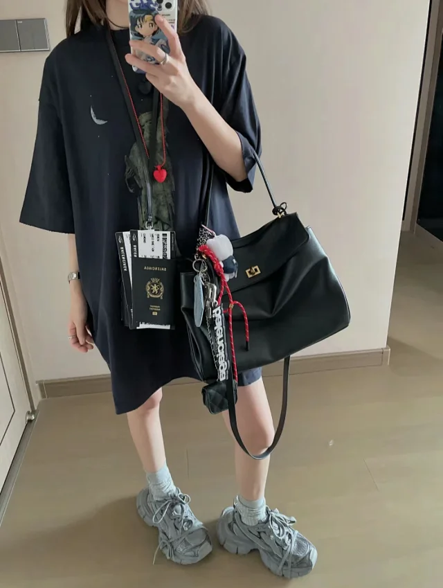 Balenciaga Shoulder Bags Rodeo bag with turn-lock closure product detail image 1