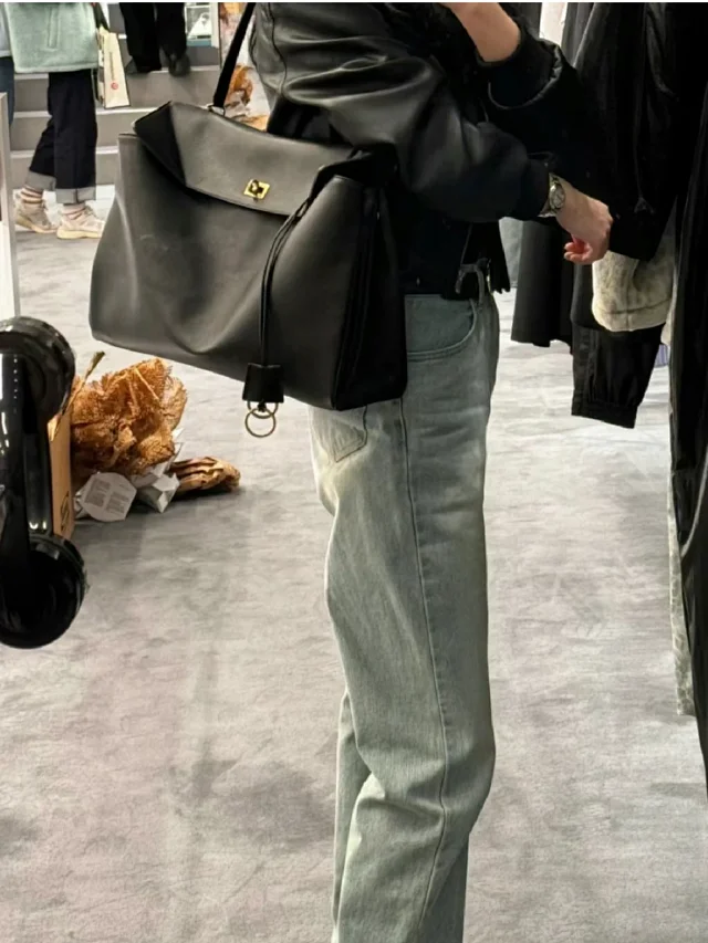 Balenciaga Shoulder Bags Rodeo bag with turn-lock closure product detail image 9