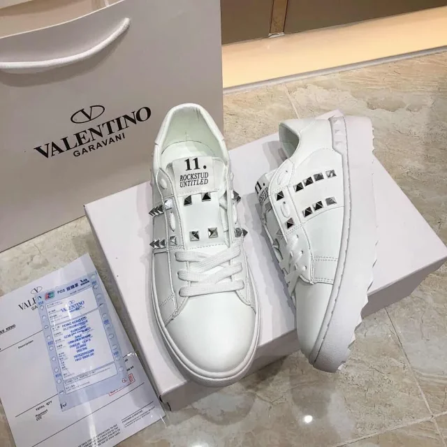 Valentino Garavani Sneakers Rockstud low-top lace-up product detail image 14