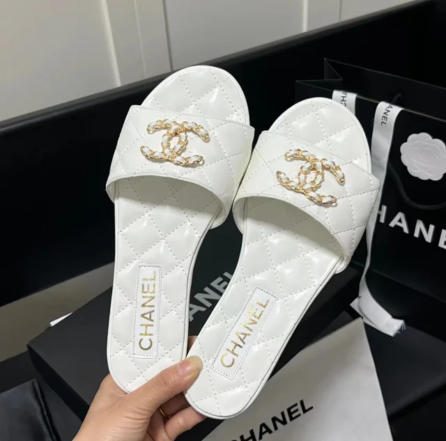 Chanel Sandals Quilted Chain Double C Slide product detail image 4