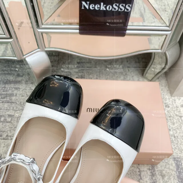 Miu High Heels Chain-Strap Mary Jane Block-Heel Pumps product detail image 15