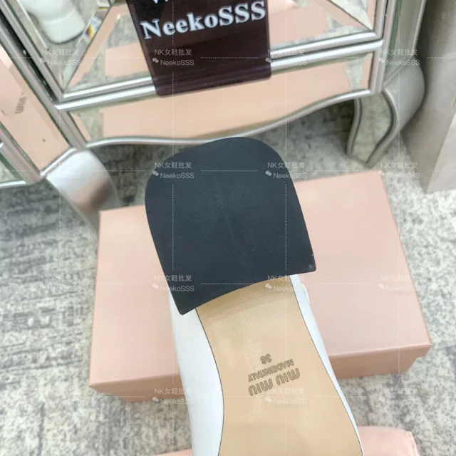 Miu High Heels Chain-Strap Mary Jane Block-Heel Pumps product detail image 18