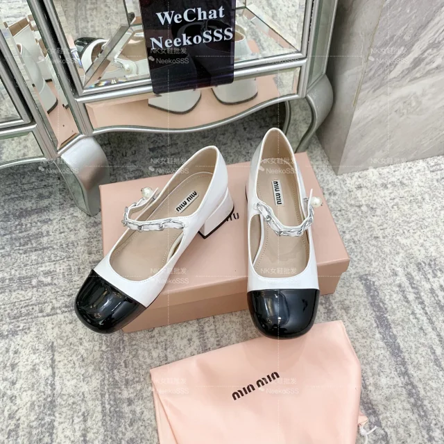 Miu High Heels Chain-Strap Mary Jane Block-Heel Pumps product detail image 14