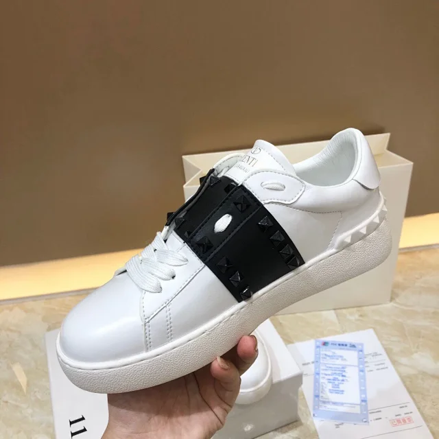 Valentino Garavani Sneakers Rockstud low-top lace-up product detail image 31
