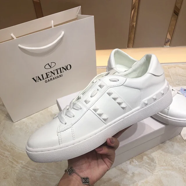 Valentino Garavani Sneakers Rockstud low-top lace-up product detail image 24