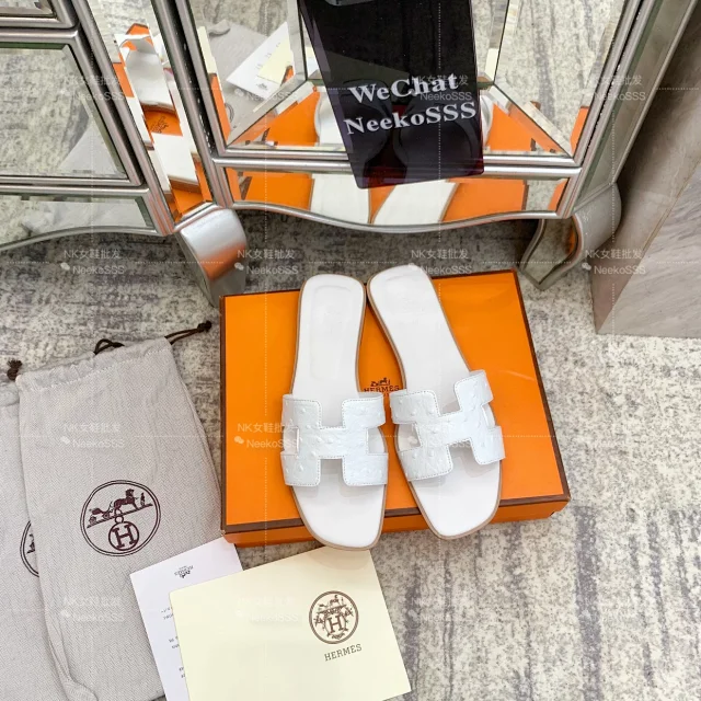 Hermès Sandals Oran crocodile-embossed H slide product detail image 24