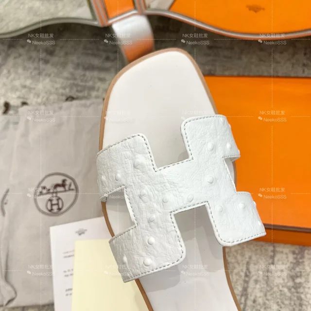 Hermès Sandals Oran crocodile-embossed H slide product detail image 26