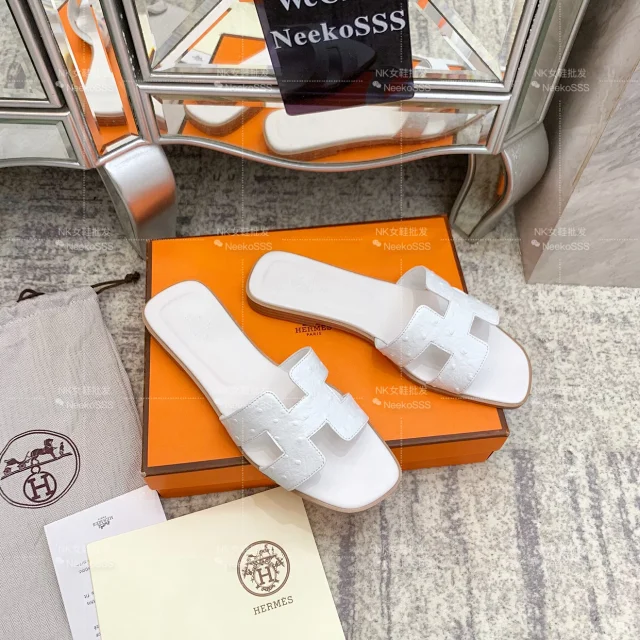 Hermès Sandals Oran crocodile-embossed H slide product detail image 25