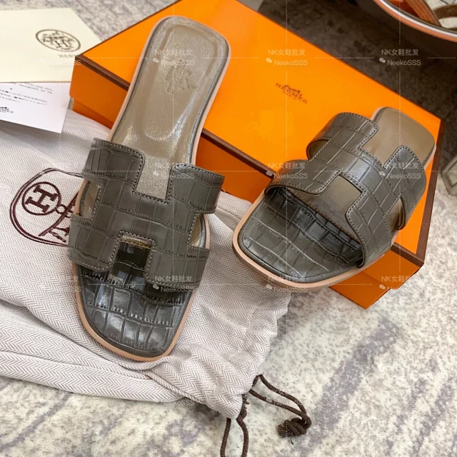Hermès Sandals Oran crocodile-embossed H slide product detail image 14