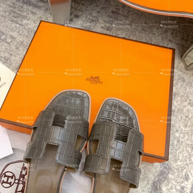 Hermès Sandals Oran crocodile-embossed H slide product detail image 12