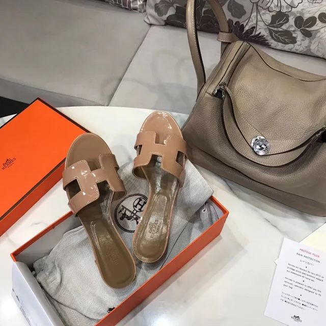 Hermès High Heels Oasis H-cutout block-heel mule sandals product detail image 25
