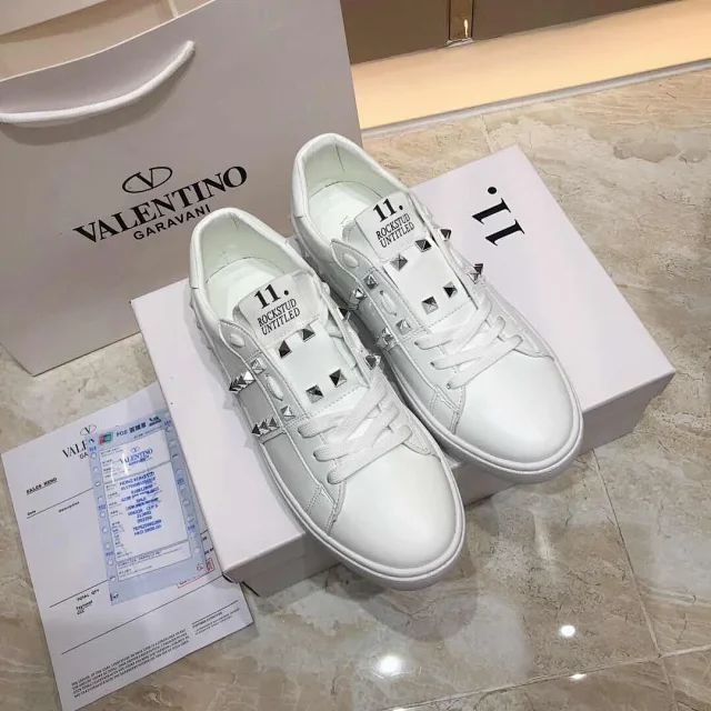 Valentino Garavani Sneakers Rockstud low-top lace-up product detail image 13