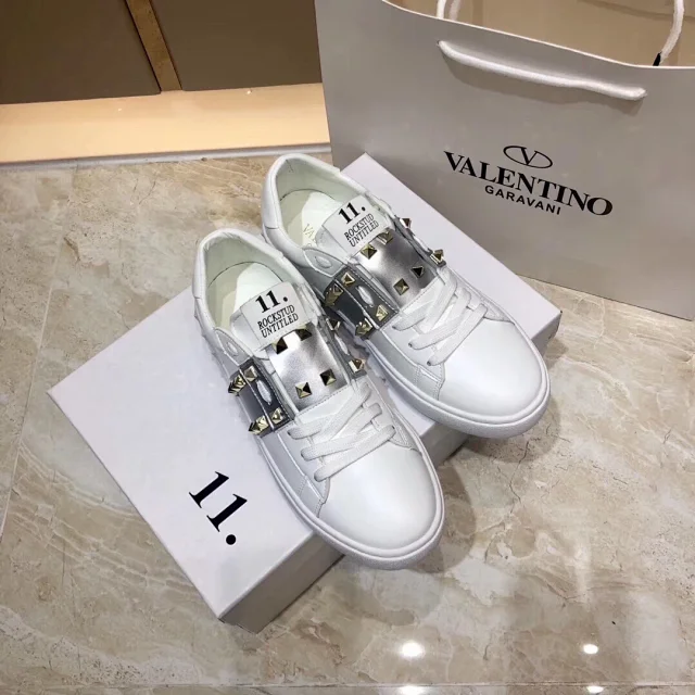 Valentino Garavani Sneakers Rockstud low-top lace-up product detail image 17