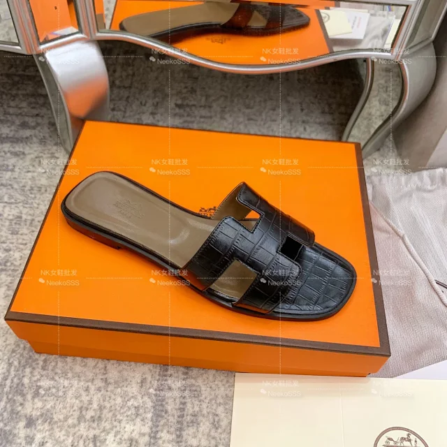 Hermès Sandals Oran crocodile-embossed H slide product detail image 8