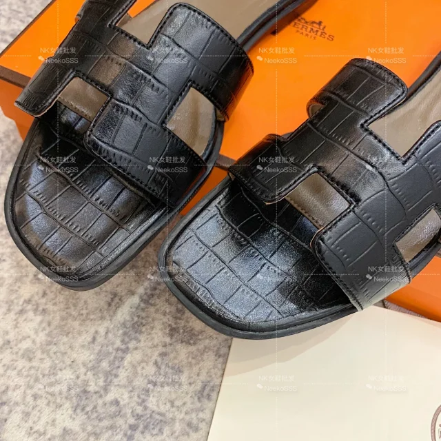 Hermès Sandals Oran crocodile-embossed H slide product detail image 7