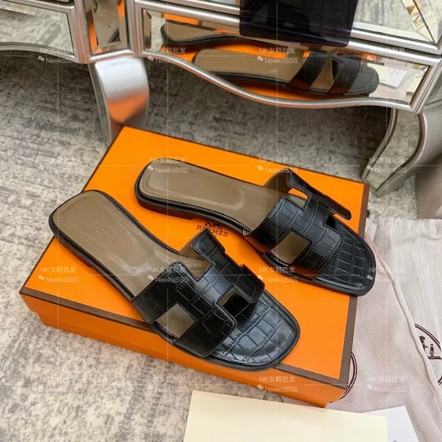 Hermès Sandals Oran crocodile-embossed H slide product detail image 6