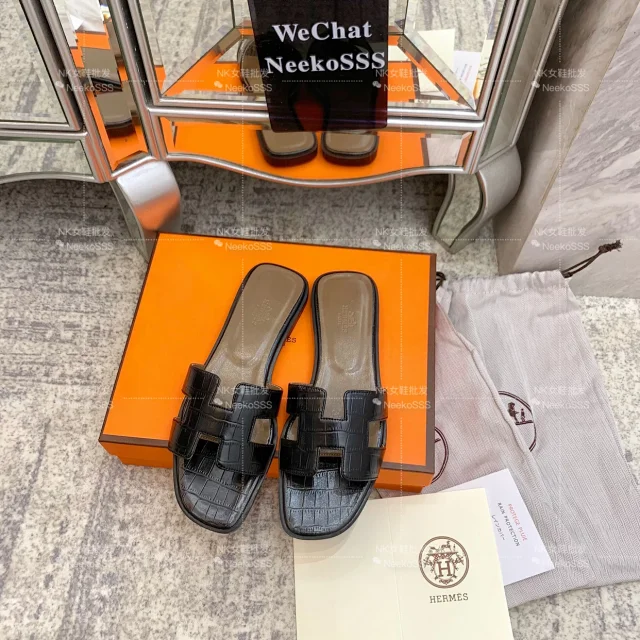 Hermès Sandals Oran crocodile-embossed H slide product detail image 5
