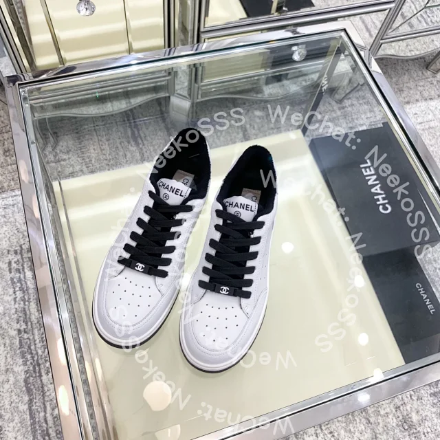 Chanel Sneakers Perforated low-top lace-up product detail image 18
