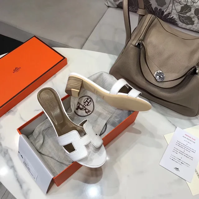 Hermès High Heels Oasis H-cutout block-heel mule sandals product detail image 44
