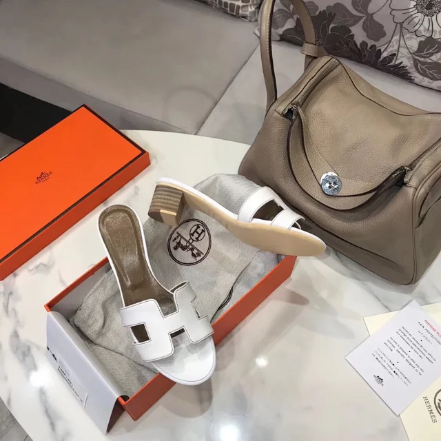 Hermès High Heels Oasis H-cutout block-heel mule sandals product detail image 9