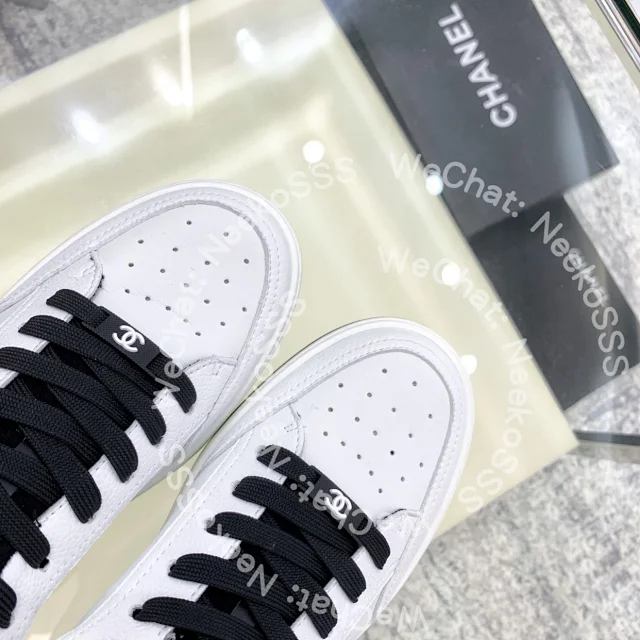 Chanel Sneakers Perforated low-top lace-up product detail image 20