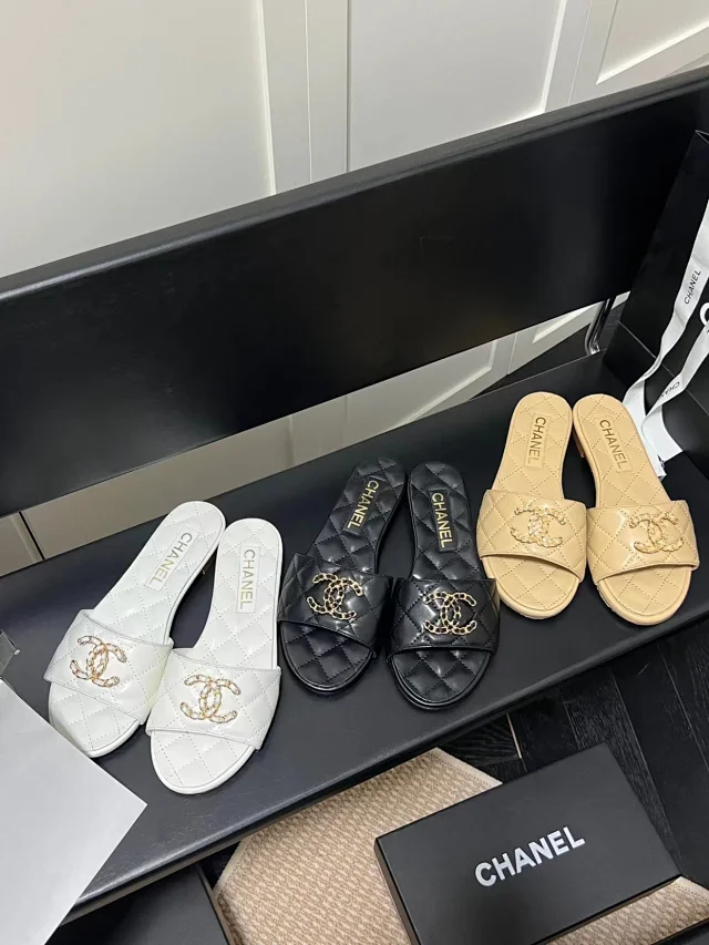 Chanel Sandals Quilted Chain Double C Slide product detail image 1