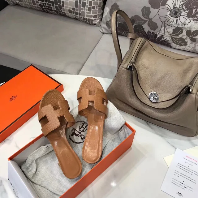 Hermès High Heels Oasis H-cutout block-heel mule sandals product detail image 35