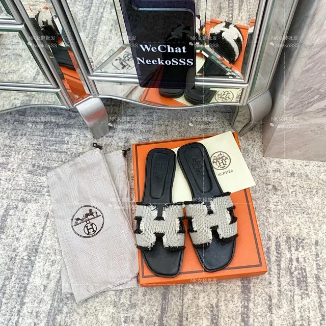 Hermès Slippers Oran slide with H-cutout strap product detail image 21