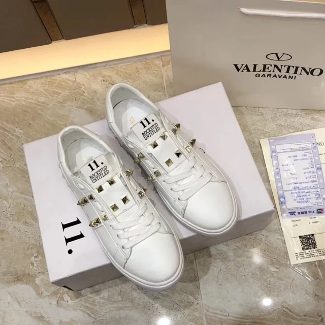 Valentino Garavani Sneakers Rockstud low-top lace-up product detail image 9