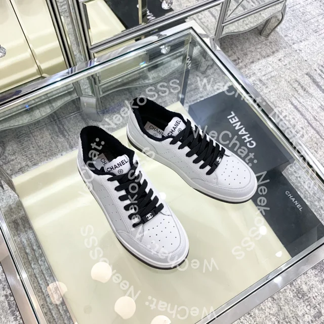 Chanel Sneakers Perforated low-top lace-up product detail image 19