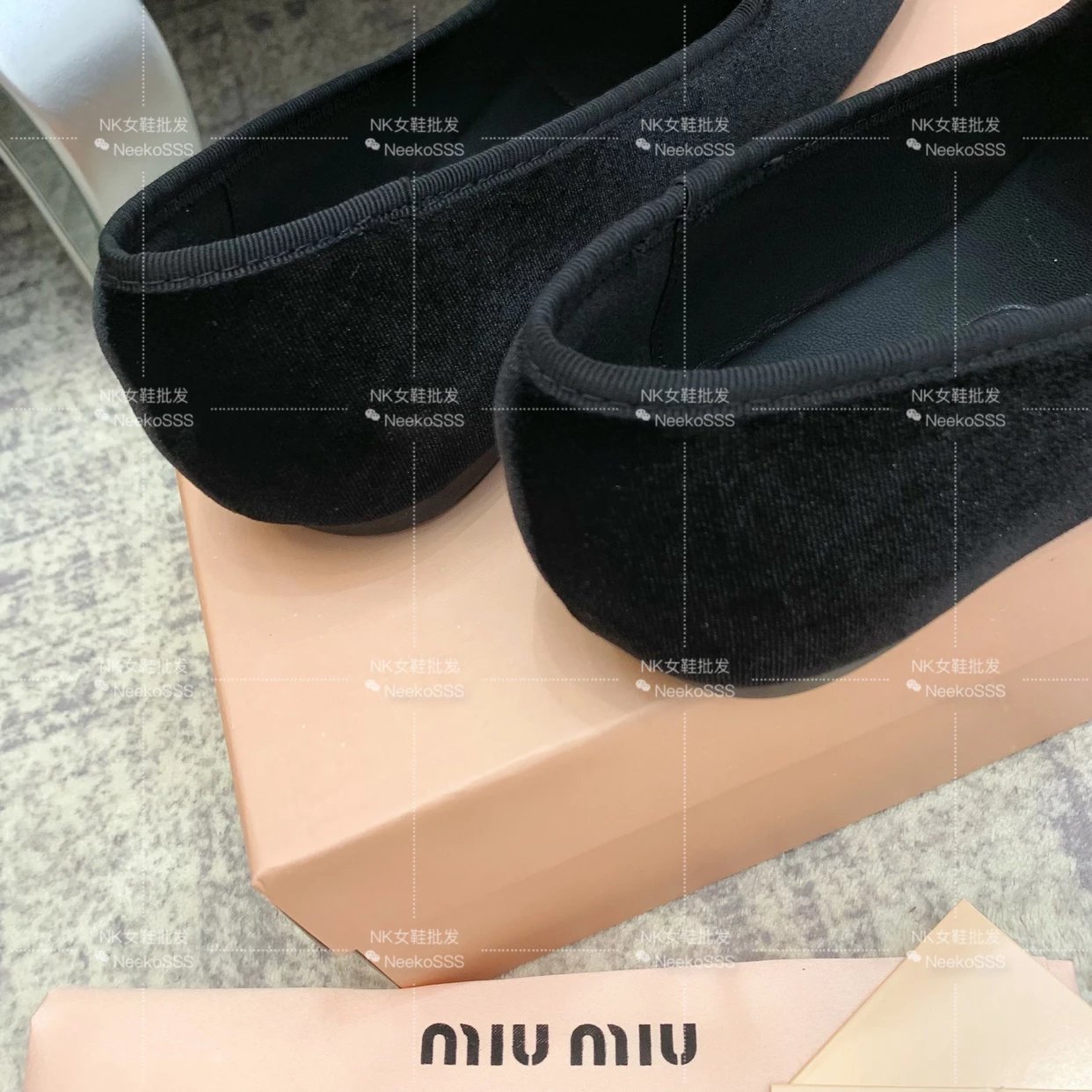 Miu Miu Logo-Embroidered Velvet Slippers Black - 18