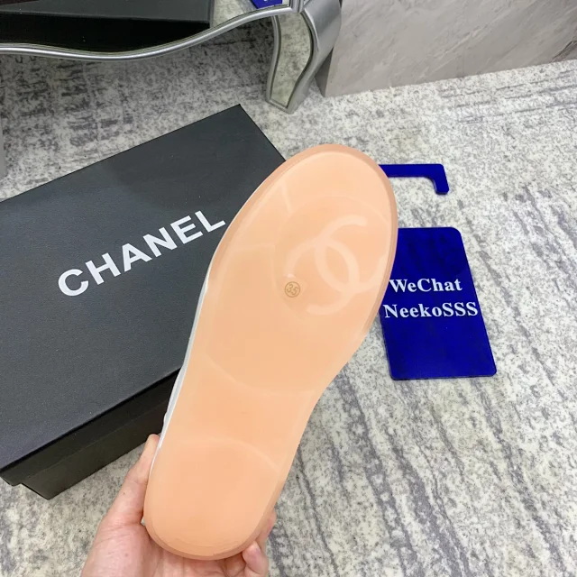 Chanel Sneakers Perforated low-top lace-up product detail image 17
