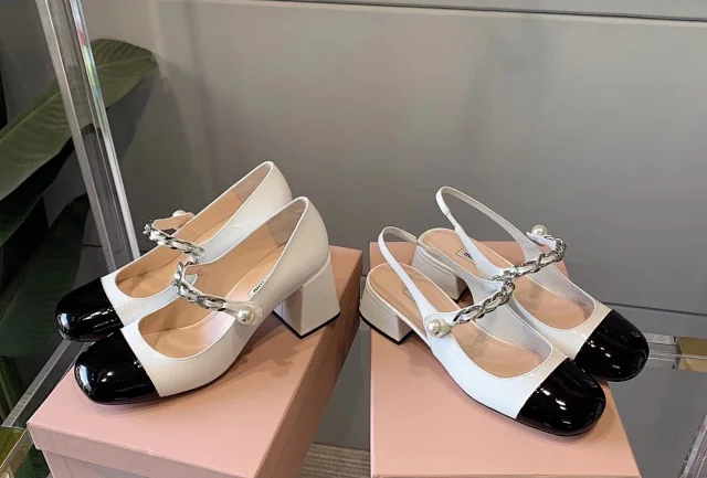 Miu High Heels Chain-Strap Mary Jane Block-Heel Pumps product detail image 2